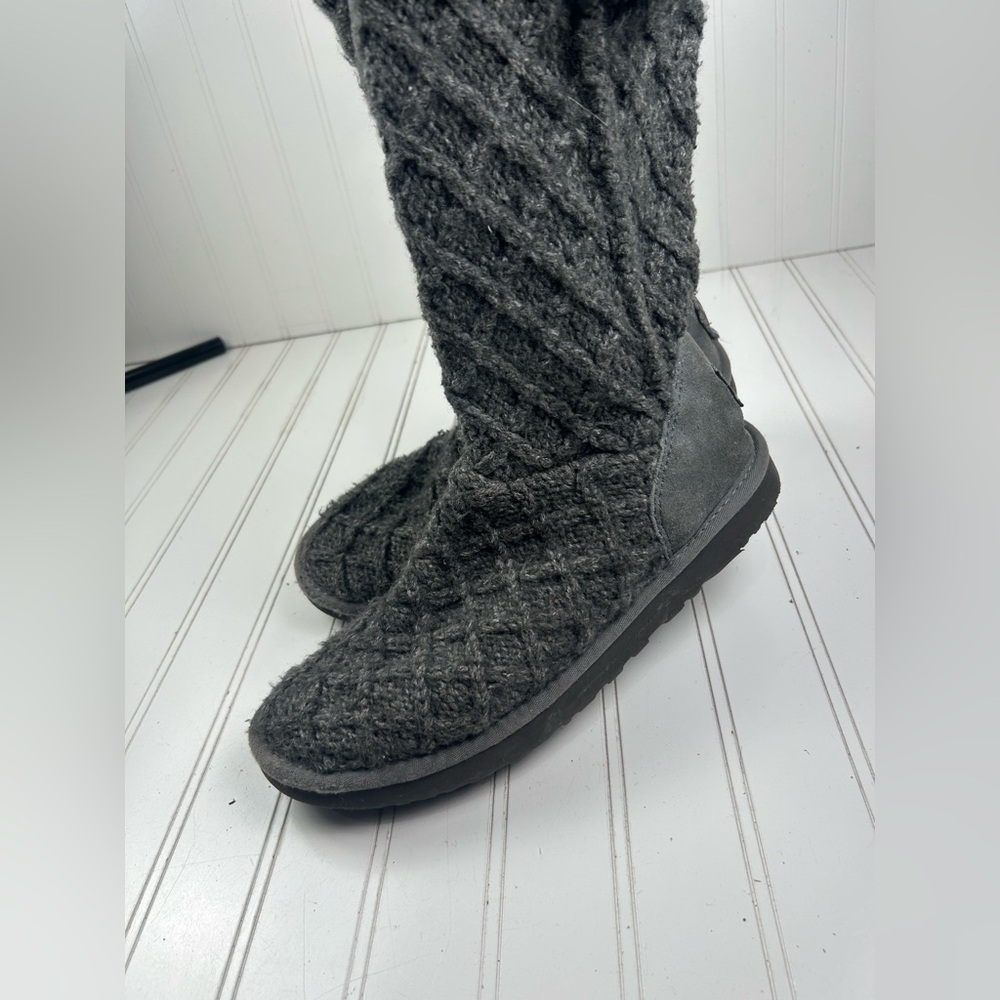 Ugg Gray Classic Quilted Cardy Knit Sweater Boots Womenโs Size 10 - Picture 8 of 10